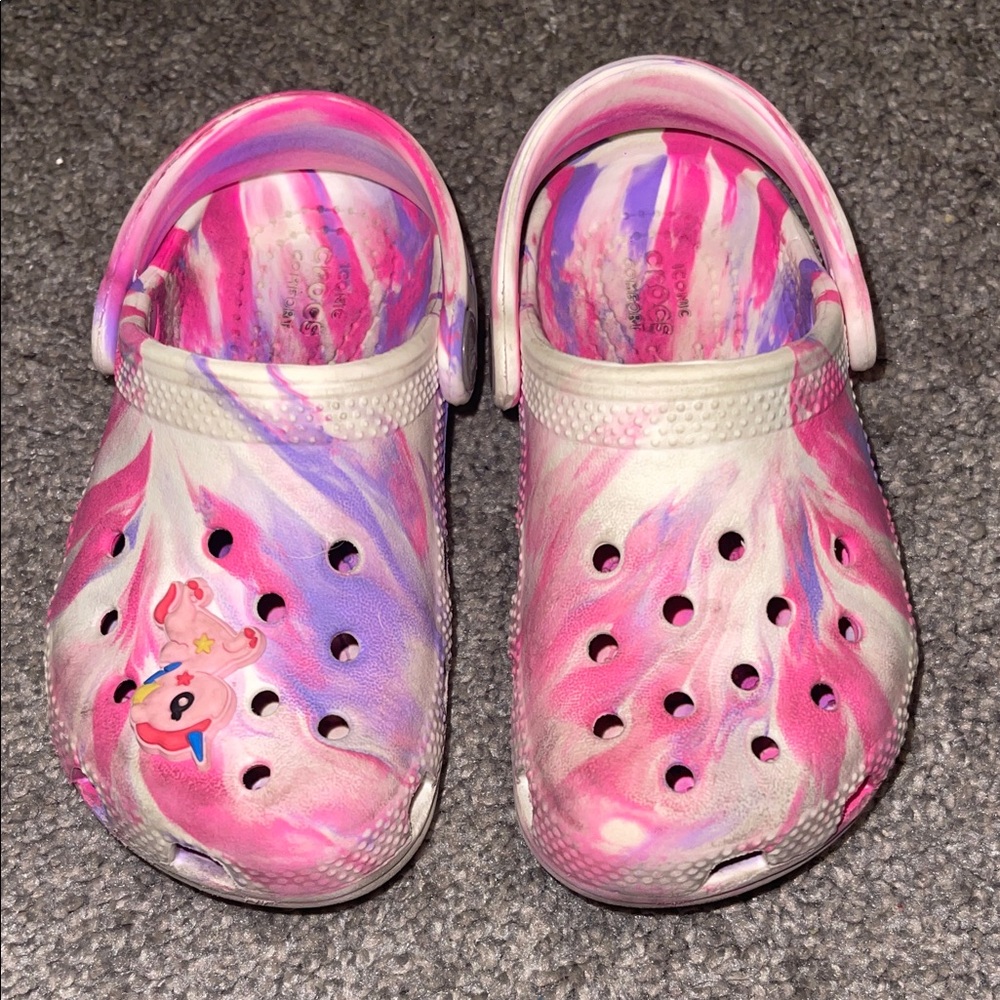 CROCS Kids Water Shoes in Pink and Purple Swirl